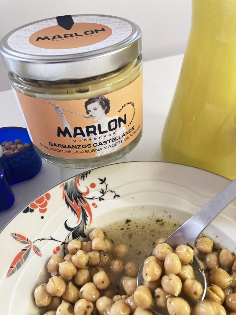 Judión Terciano con Trufa de Teruel Garbanzos Castellanos con Limón, Hierbabuena y Aceite de Sésamo Garbanzos Castellanos con Cardo, Almendra Marcona y Albahaca. Olas de calor
Cocinar en verano
Recetas sin cocinar
Conservas gourmet
Alimentos frescos para el verano
Marlon Conservas
Judión Terciano con Trufa
Garbanzos Castellanos
Alimentos de verano
Consejos para el calor Marlon Conservas